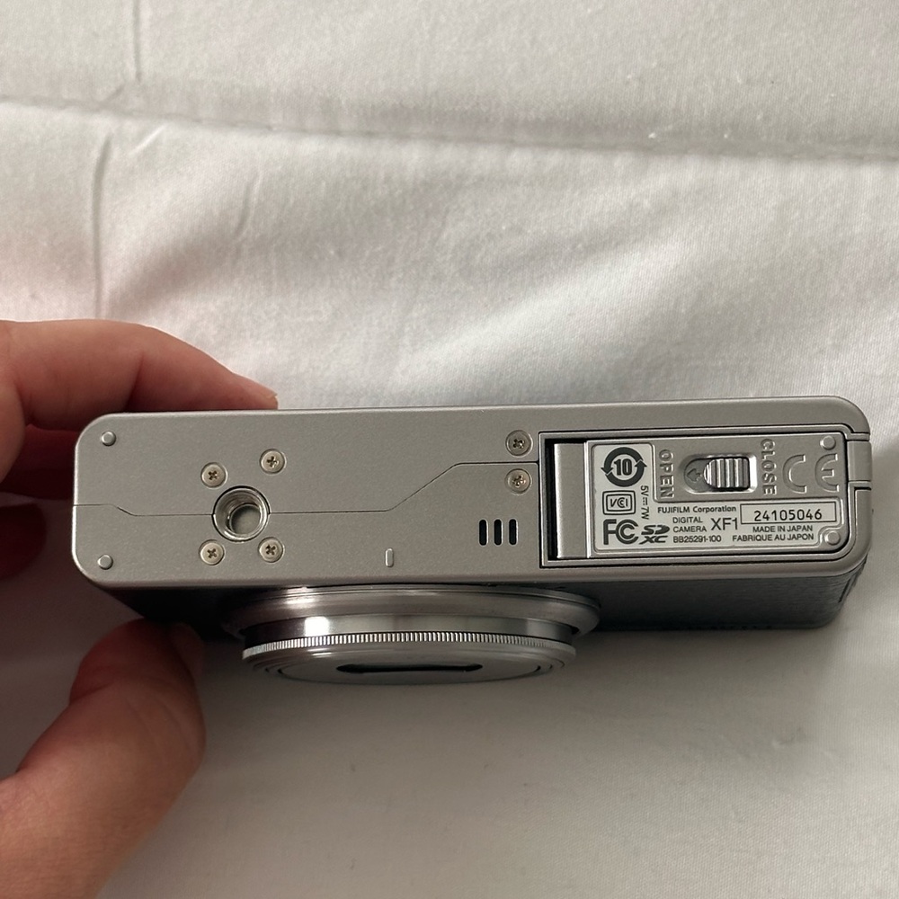 Fujifilm Silver and Black Compact Digital Camera - Picture 7 of 10